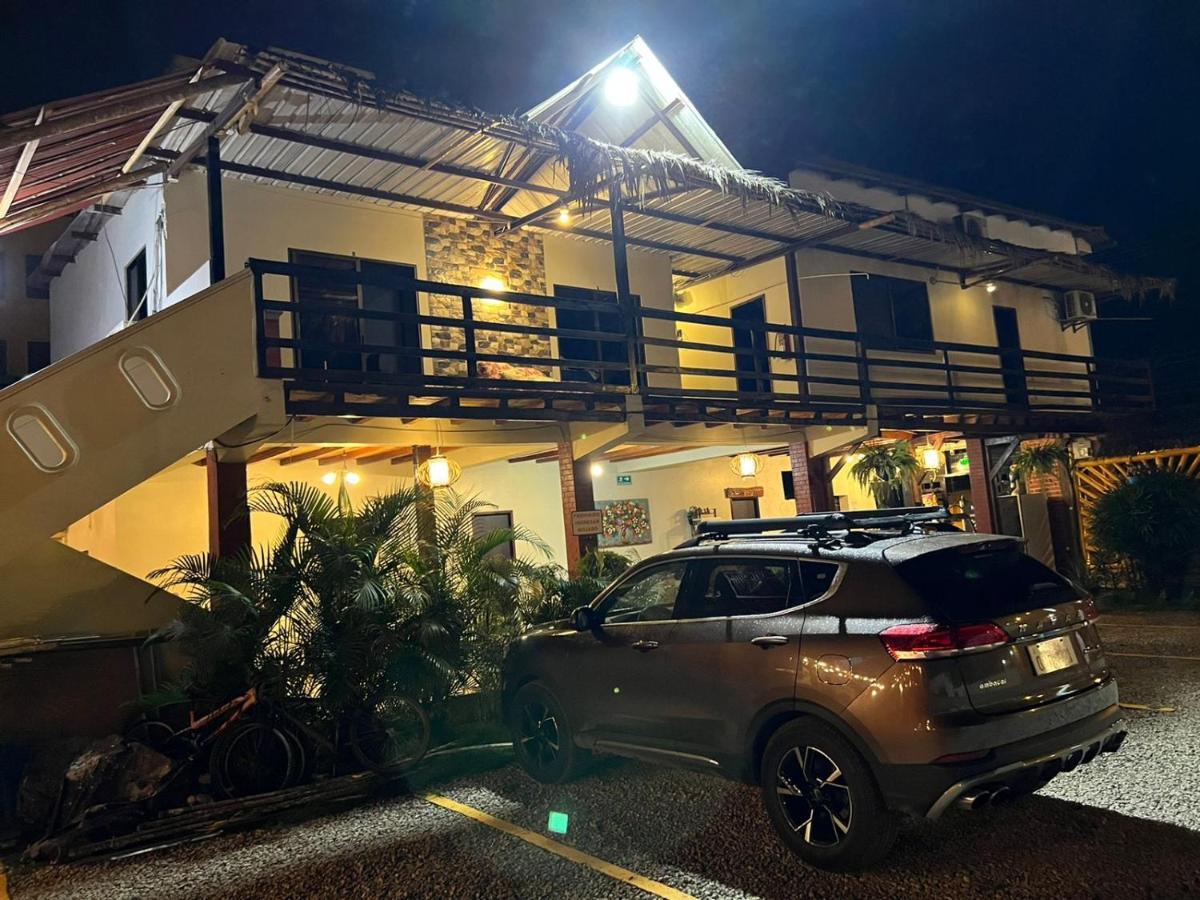 Hotel Berlin International Puerto López Kültér fotó