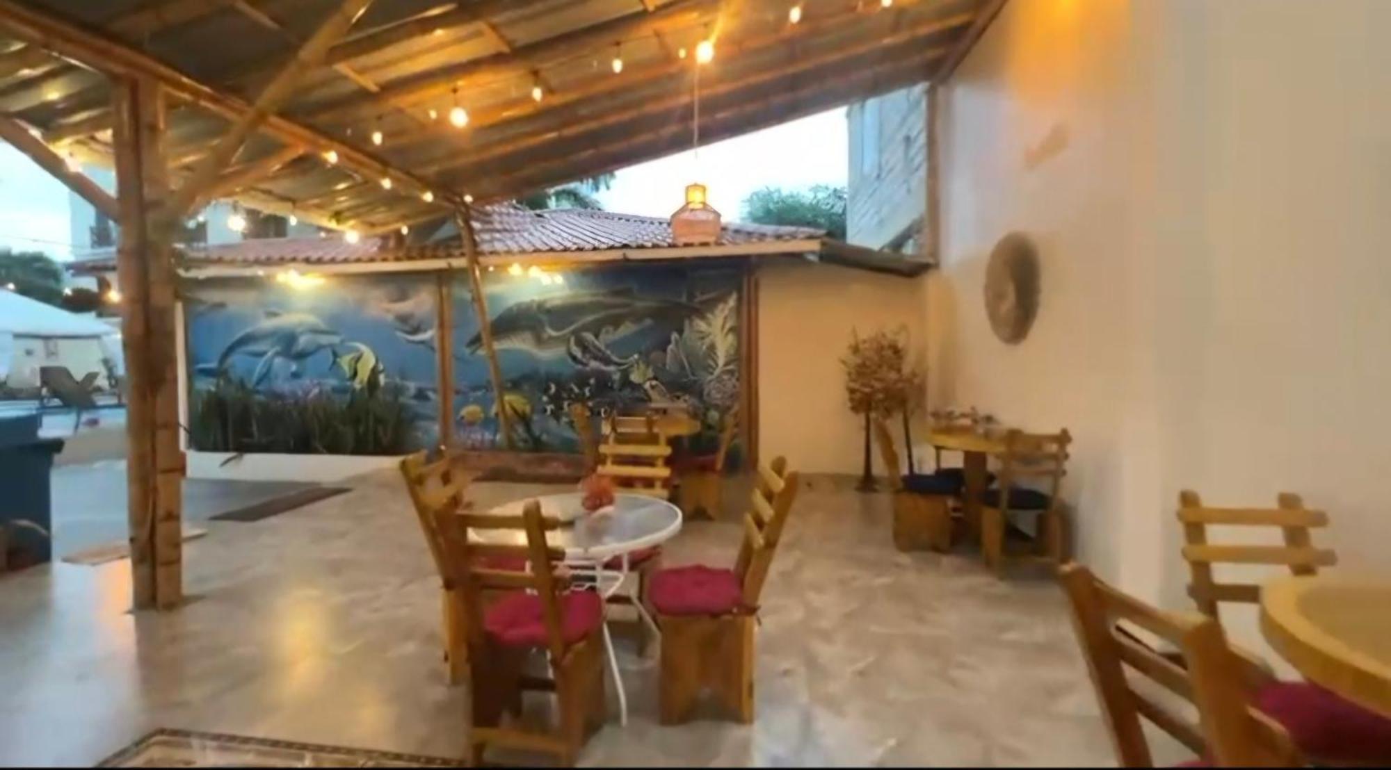 Hotel Berlin International Puerto López Kültér fotó