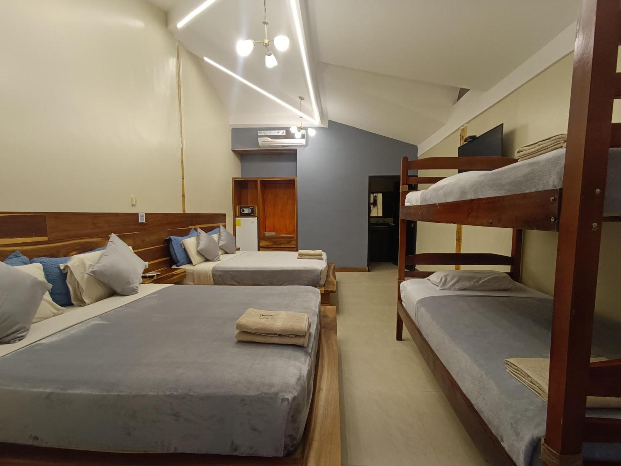 Hotel Berlin International Puerto López Kültér fotó